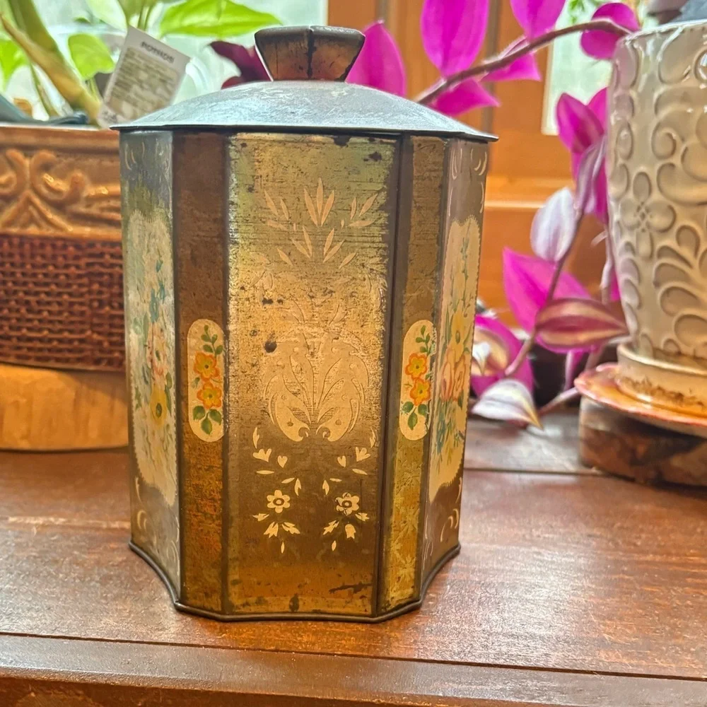 Murray Allen Regal Crown confection tin, from the 1950s -1960s made in England
